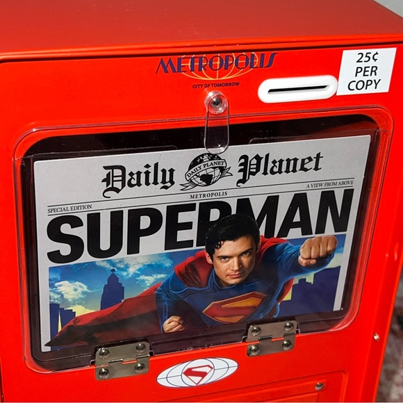 Superman 2025 AMC Daily Planet Newspaper Box Popcorn Bucket New - Picture 4 of 14